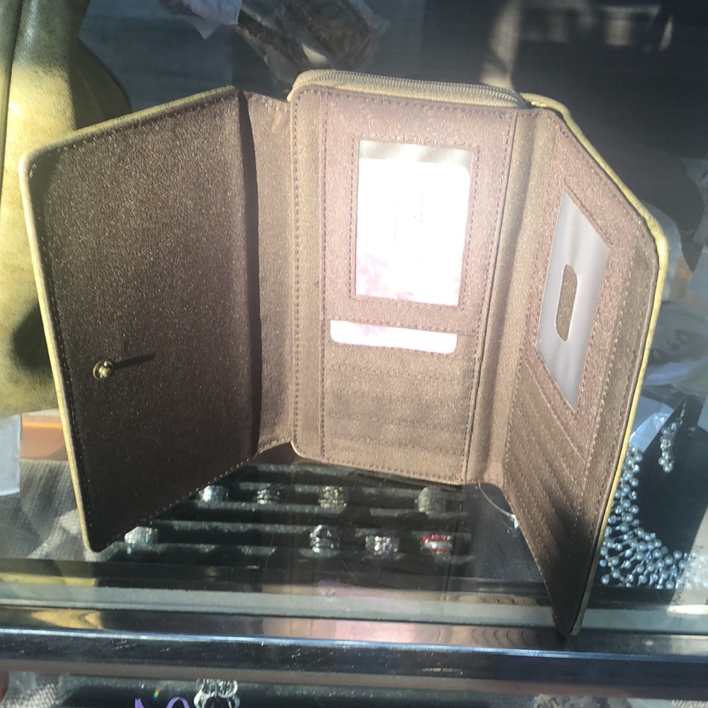 Sold - Picture 7 of 8